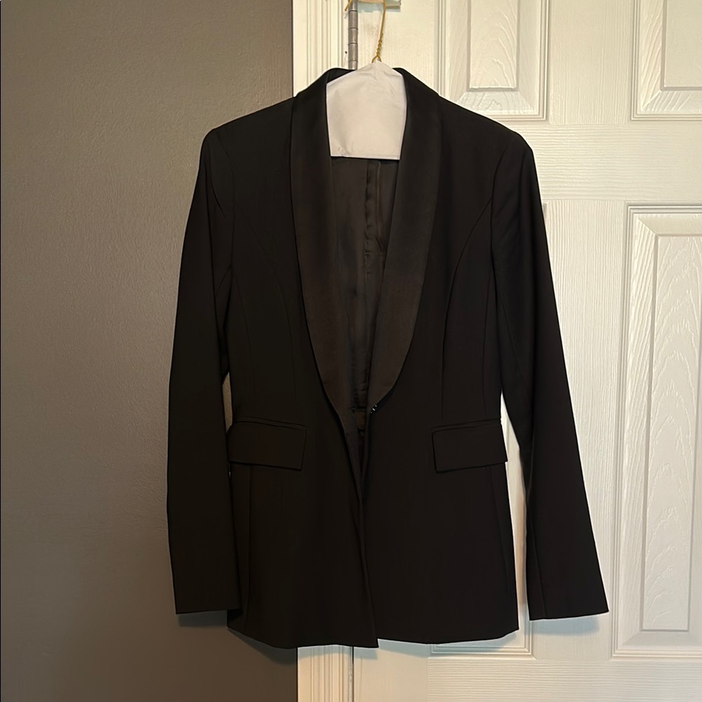 Elegant Lewit Tuxedo Black Blazer